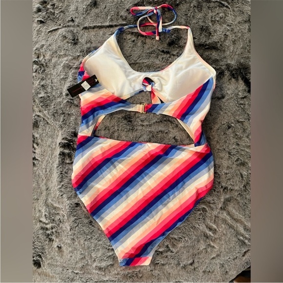 No Boundaries Striped Red White & Blue
Cutout One Piece Bathing Suit, Large
NWT‌ - Picture 2 of 11